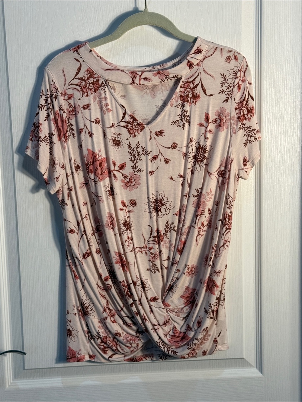 Maurices Pink Floral Twist-Front Short Sleeve Tee Large